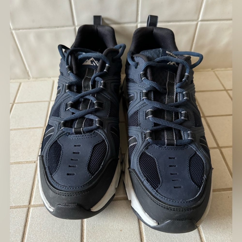 EUC - Skechers Outdoors Shoes Sz 11